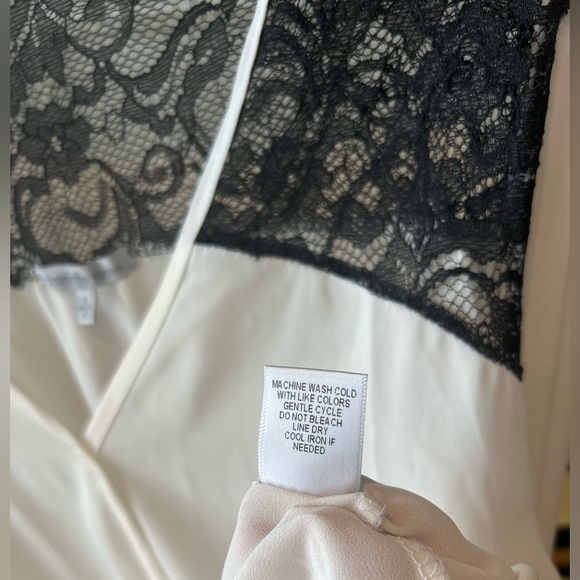 Donating 10/24 Like new! Charlotte Russe Sz L gorgeous top❣️ - Picture 5 of 10